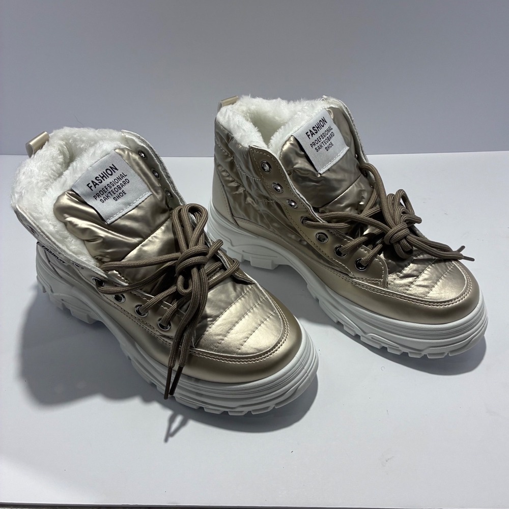 Metallic Gold Puffer Snow Boots Faux Fur Lined Chunky Platform Size US 8 / EU 39